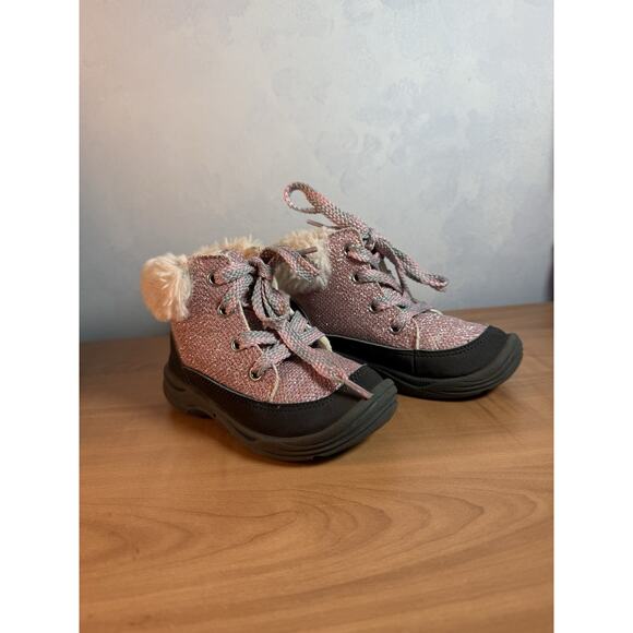 OshKosh Joyita Girls' Infant-Toddler Size 7M Boot Pink Sparkle Comfort Boot - Picture 1 of 8